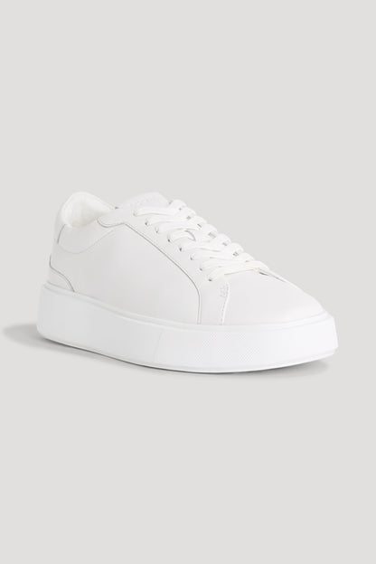 DER KLASSISCHER LEDERSNEAKERS