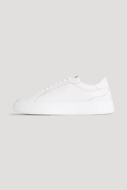 DER KLASSISCHER LEDERSNEAKERS