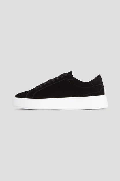 DER KLASSISCHER WILDLEDER-SNEAKERS