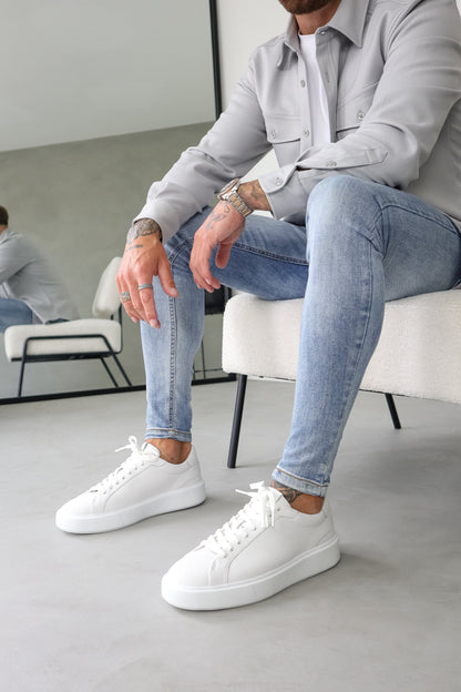 DER KLASSISCHER LEDERSNEAKERS