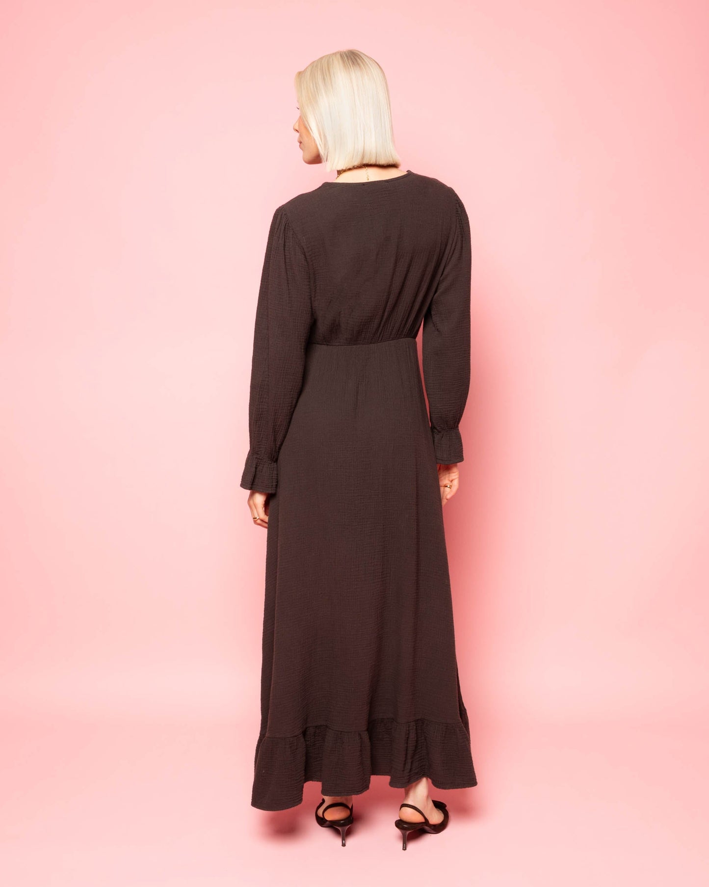 MOUSSELINE MAXI RUFFLE DRESS BRUIN