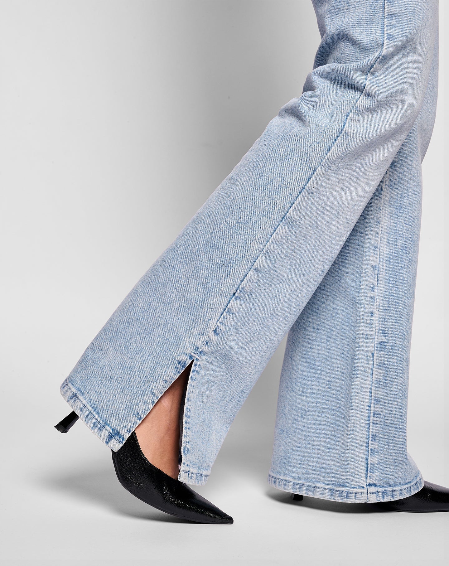 BOOTCUT SLIT JEANS LICHTBLAUW