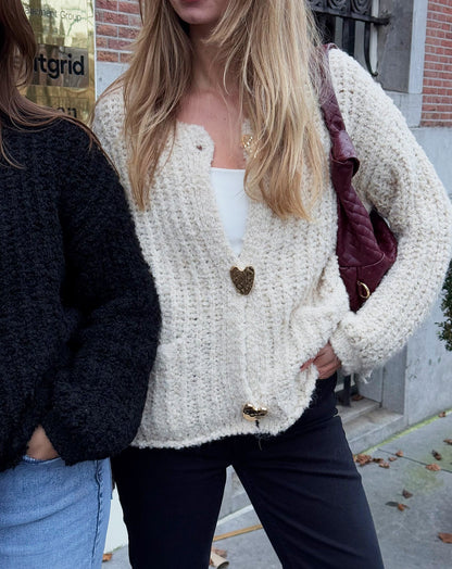BOUCLE BIG HEART BUTTON CARDIGAN CRÈME