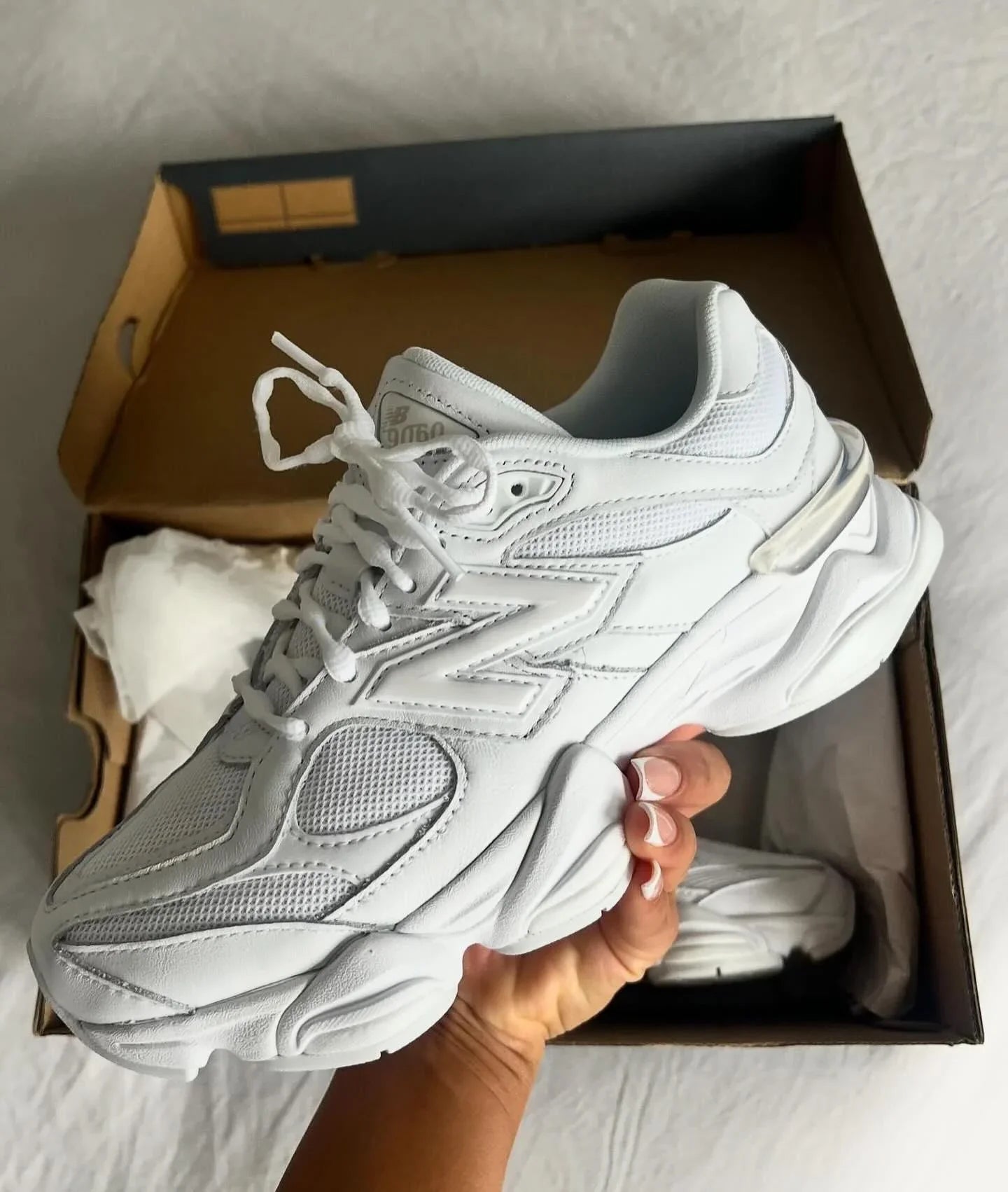 New Balance 9060 | Dreifach Weiß | 1 + 1 gratis