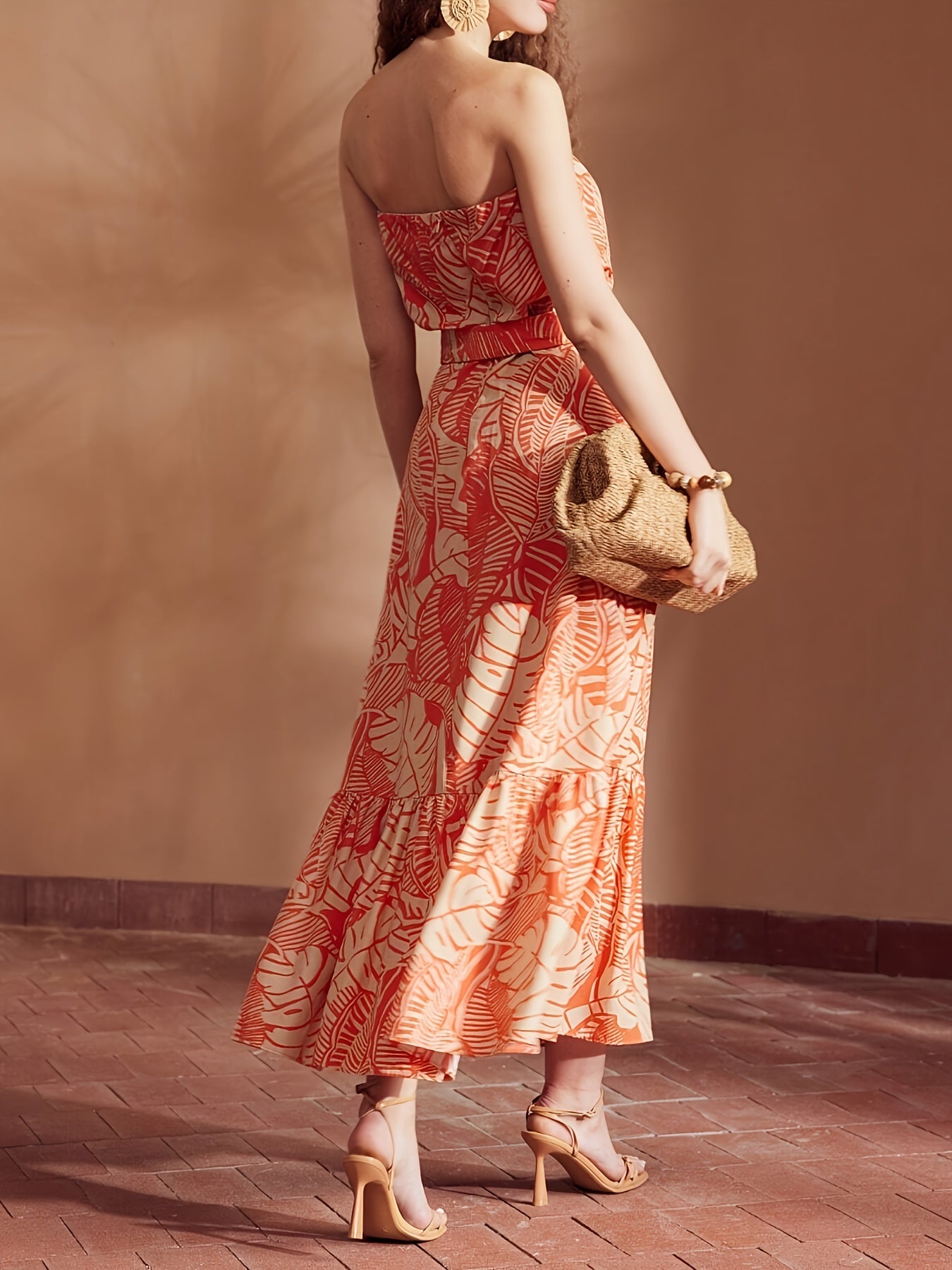 Valerie | Strapless Maxi Jurk met Tropisch Bladmotief en Tailleceintuur voor Zomerse Elegantie