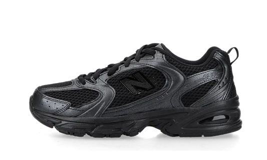 New Balance 530 Triple Black | 1 + 1 gratis