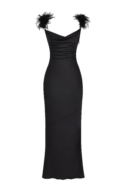Ruby | Elegante Satijnen Galajurk met Verfijnde Veeraccenten